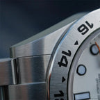 reloj-pagani-design-explorer-ii-detalle-bisel-acero-cepillado-24-horas