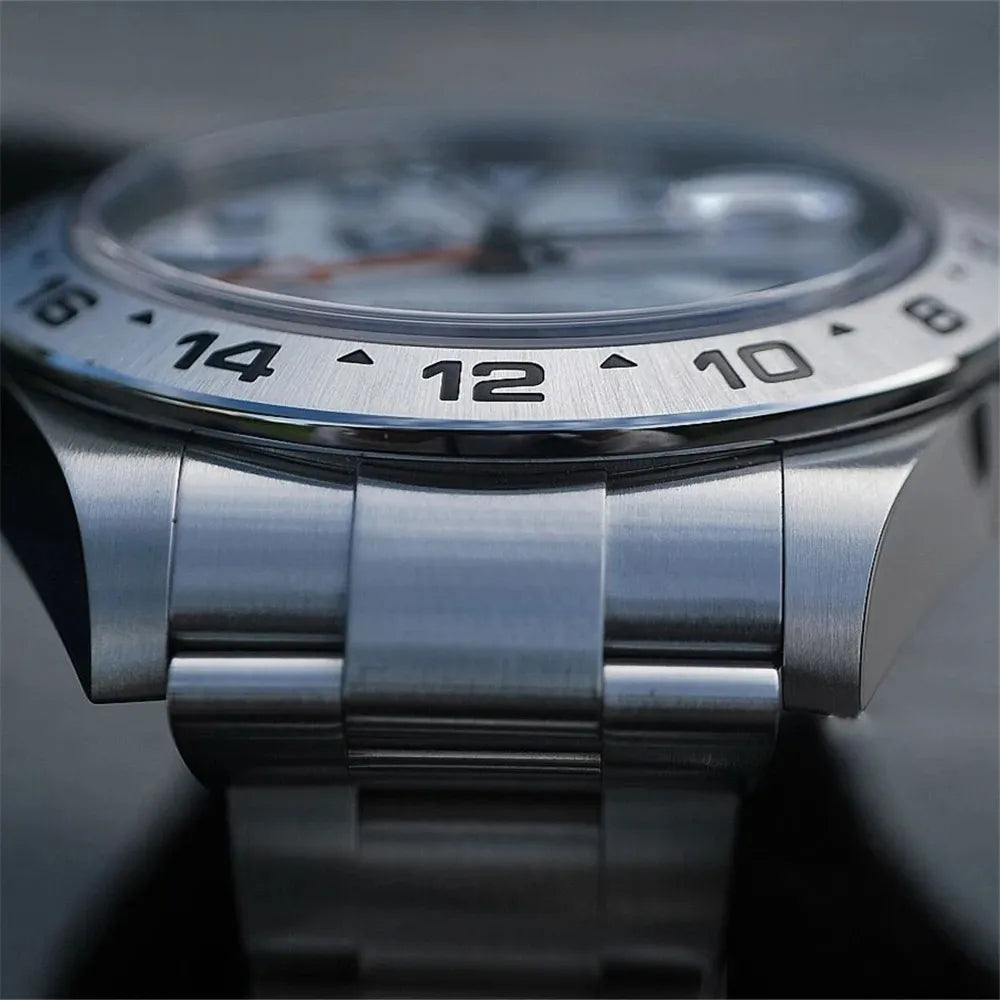 reloj-pagani-design-explorer-ii-perfil-lateral-caja-acero-cristal-zafiro