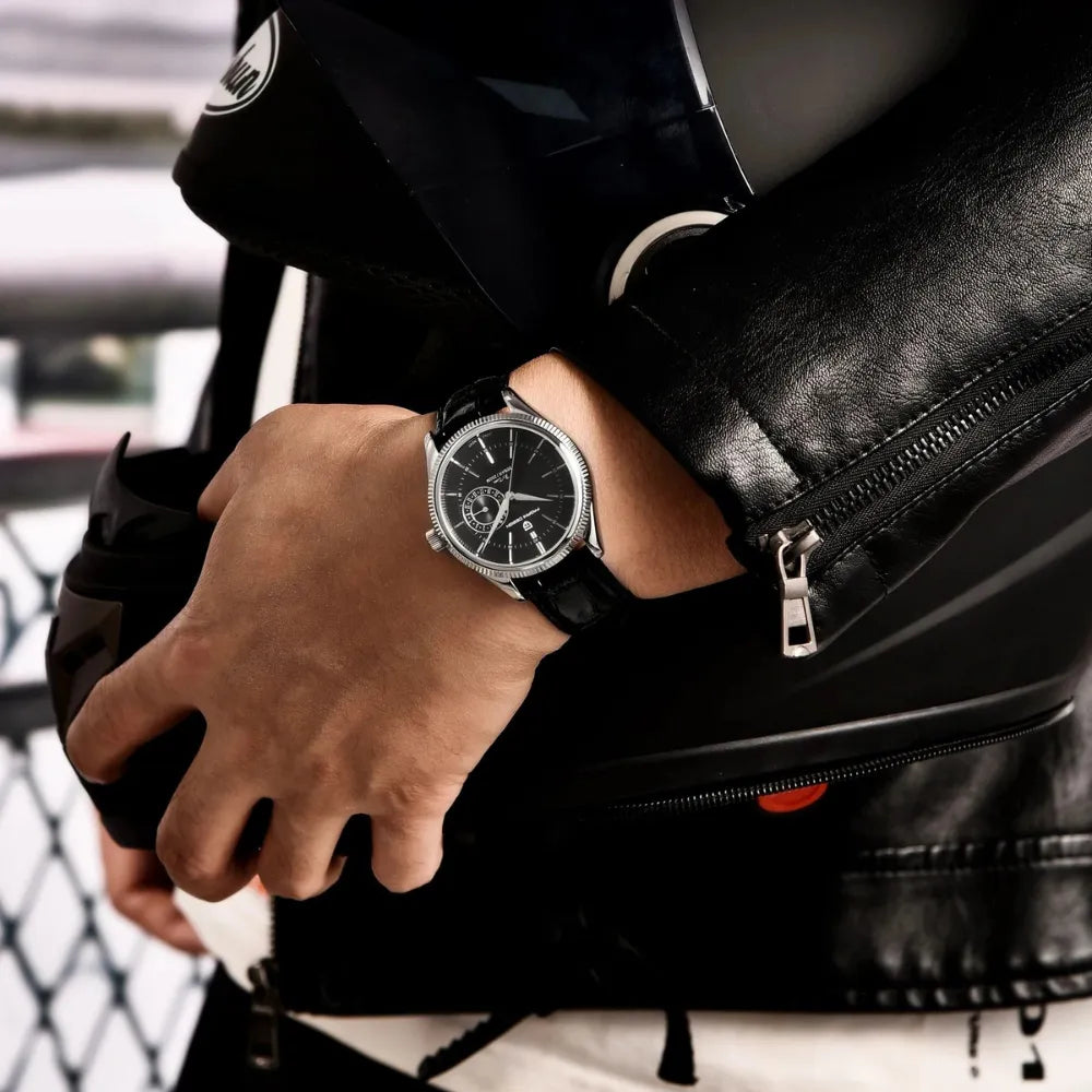 reloj-pagani-design-heritage-en-muñeca-hombre-chaqueta-cuero-estilo