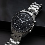 reloj-pagani-design-speedmaster-moonwatch-professional-bodegon-fondo-negro-lujo
