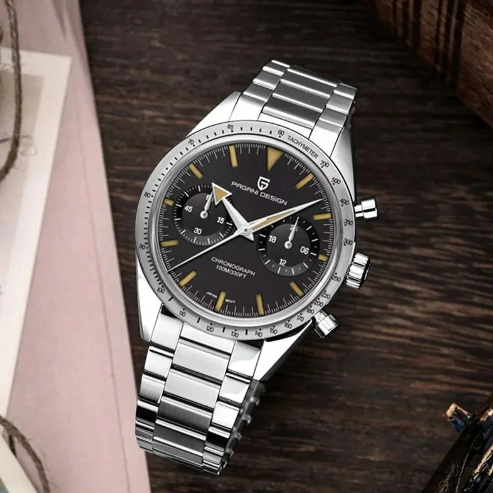reloj-pagani-design-speedmaster-bodegon-mesa-madera-estilo-vida