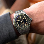 reloj-pagani-design-spirit-gmt-en-muñeca-hombre-estilo-aviador-casual