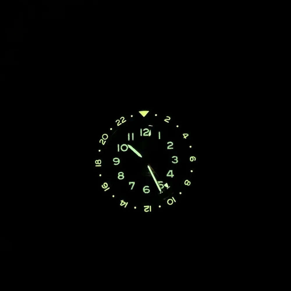 reloj-pagani-design-spirit-gmt-luminiscencia-brilla-oscuridad-numeros