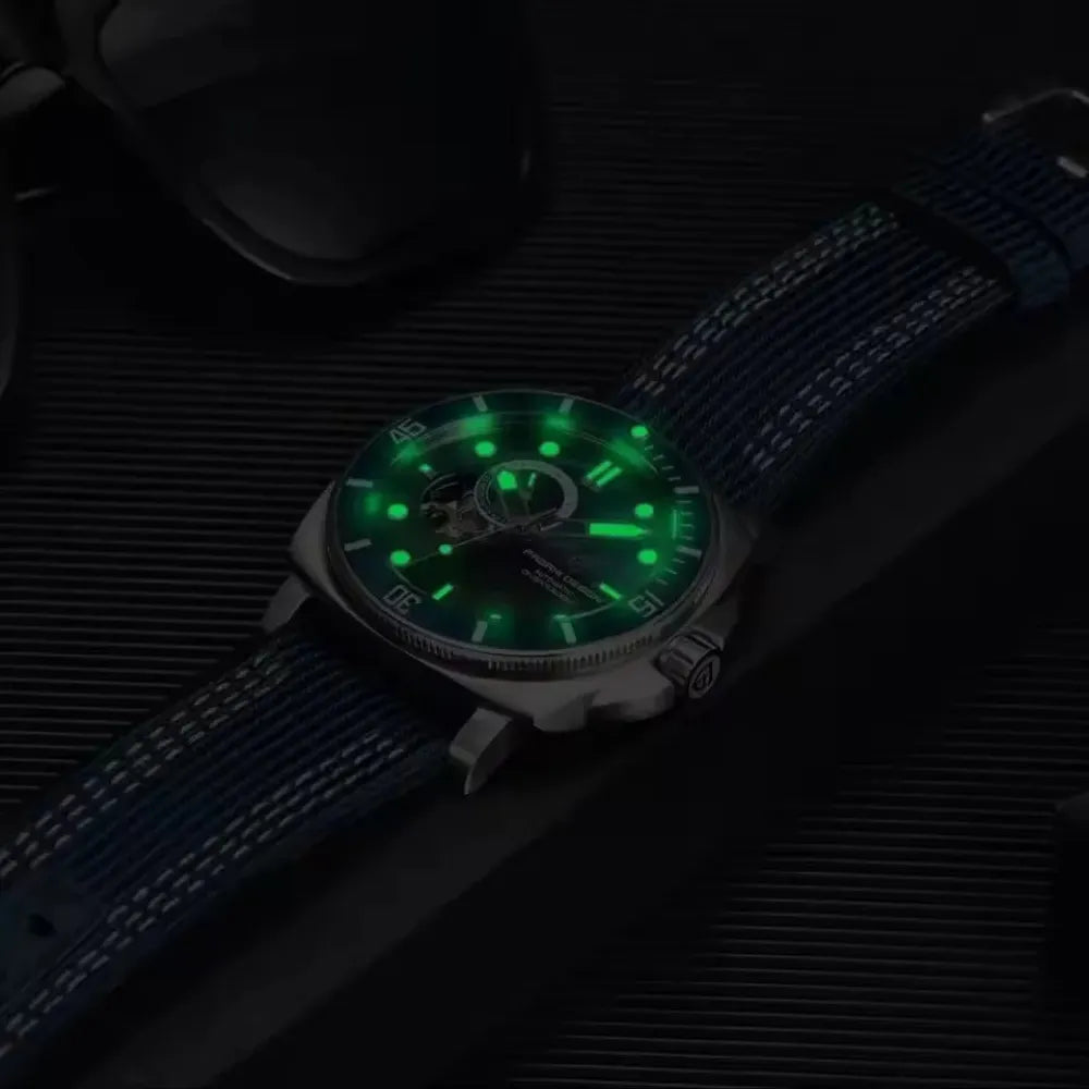 reloj-pagani-design-stealth-luminiscencia-verde-brilla-oscuridad-noche